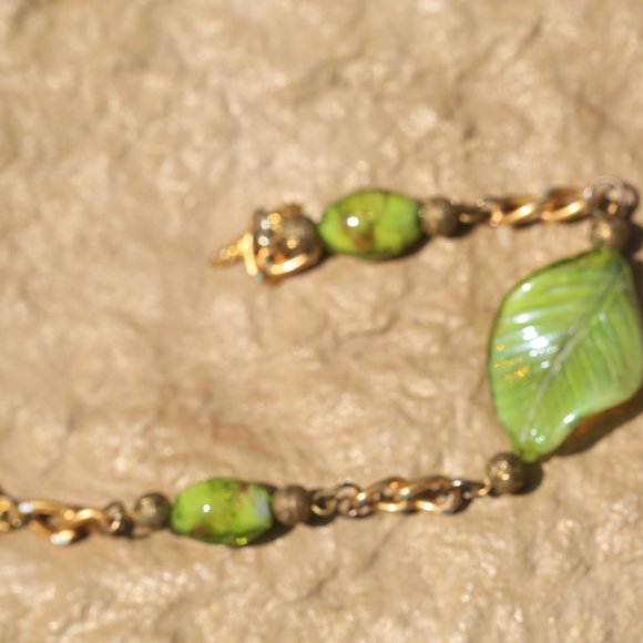 Green Glass Beaded Bracelet - Picture 2 of 5